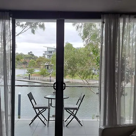 Marina View Apartment On The Maribyrnong River, Melbourne Exterior photo