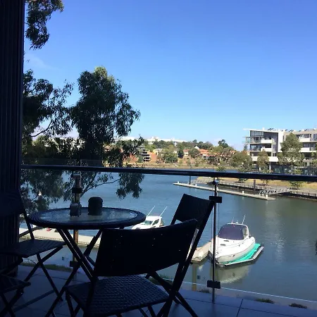 Marina View Apartment On The Maribyrnong River, Melbourne Exterior photo